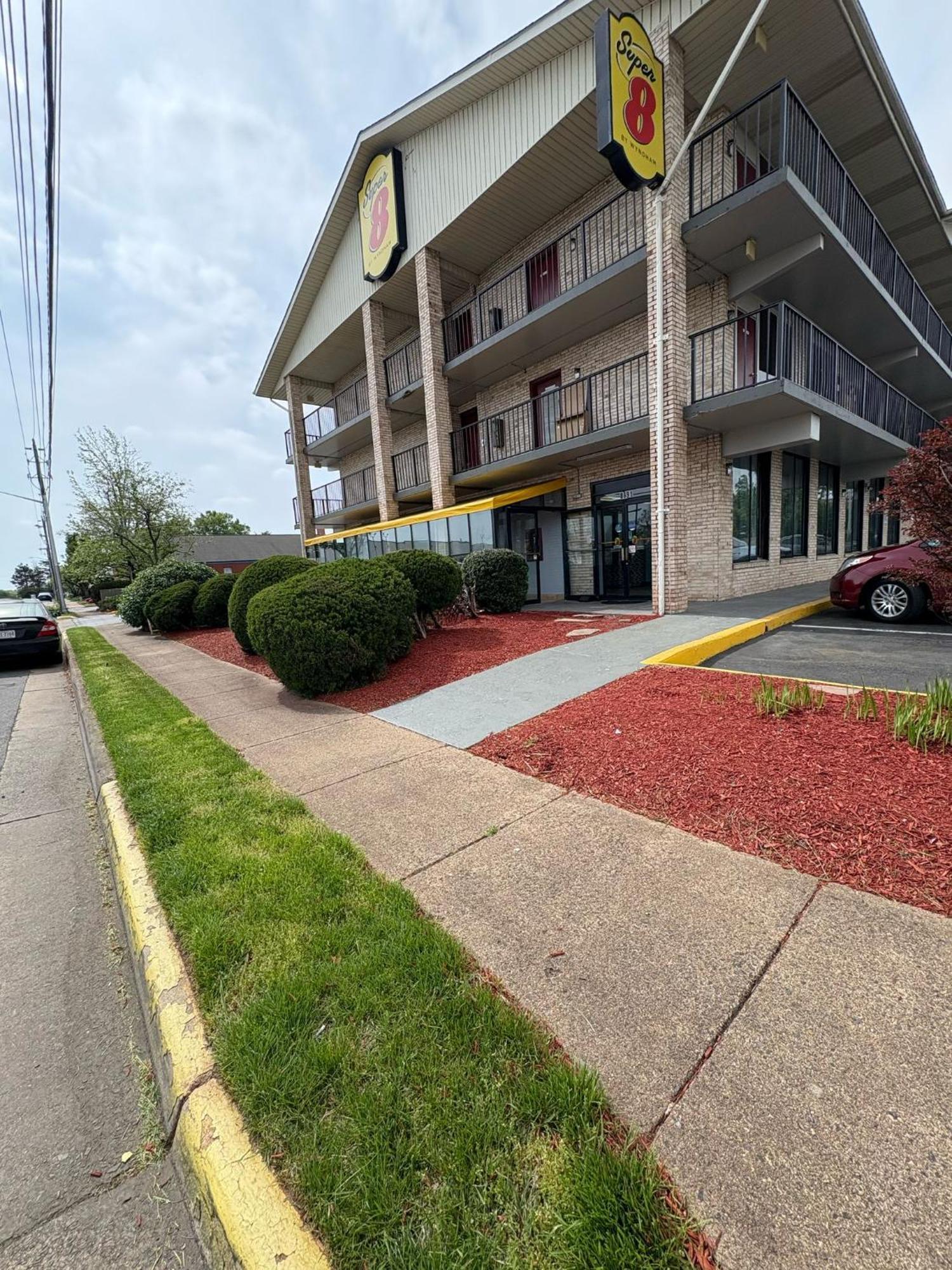 Hotel Super 8 By Wyndham Manassas Exterior foto